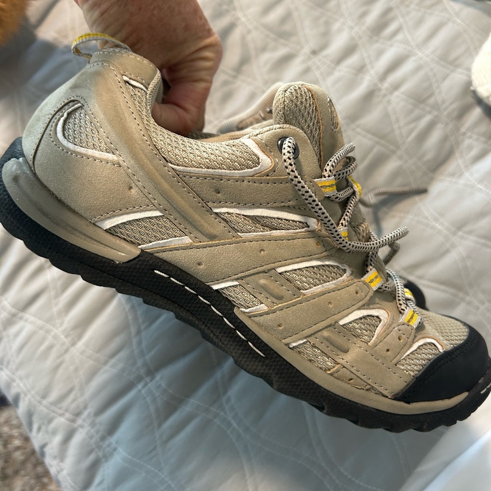 White Mountain hiking shoe Size 10